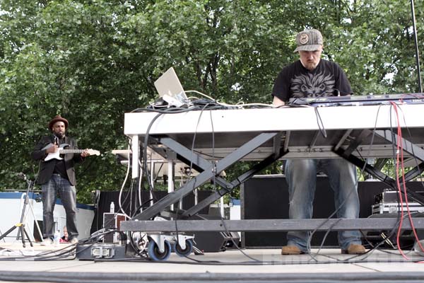 KING MIDAS SOUND - 2010-06-06 - PARIS - Parc de la Villette - 